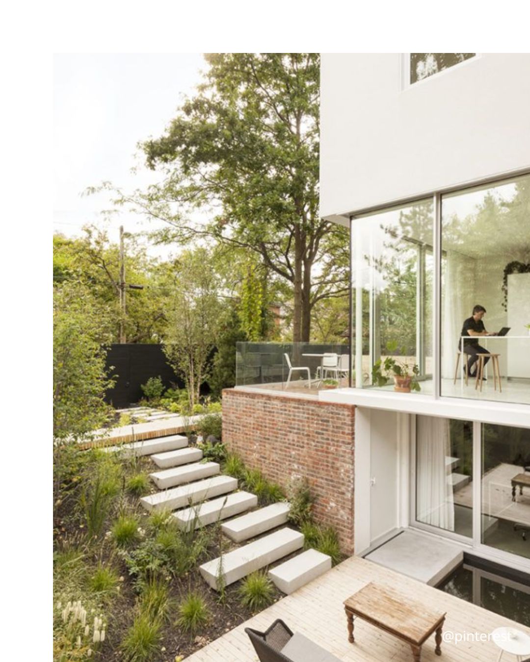 Une maison moderne avec sous sol