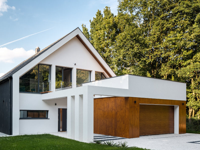 Maison à étages avec garage