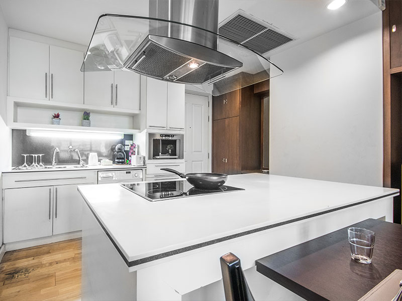 Faut-il-une-cuisine-ouverte-sur-le-salon-ou-fermée-dans-une-maison-neuve-04 Faut-il-une-cuisine-ouverte-sur-le-salon-ou-fermée-dans-une-maison-neuve-04
