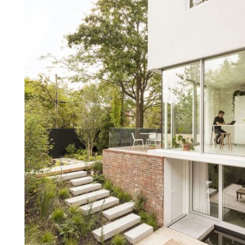 Une maison moderne avec sous sol